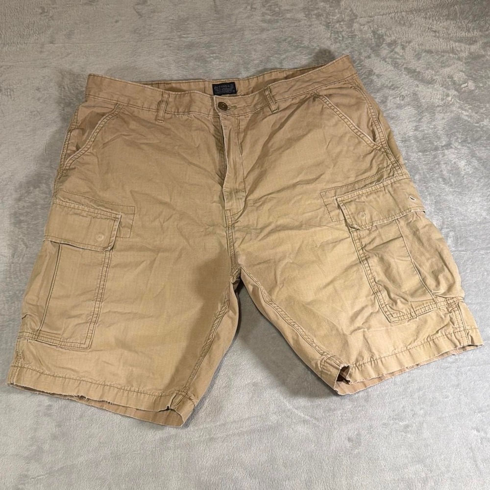 90s Vintage Levi's Heavy Duty Cargo Shorts | Khaki Tan | W38